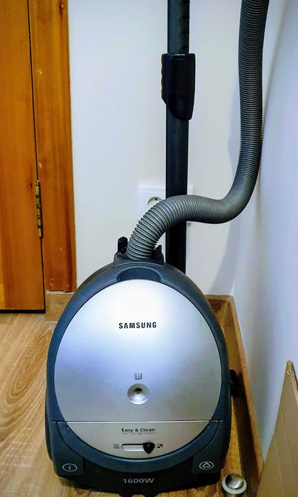 Пылесос Samsung в рабочем состоянии