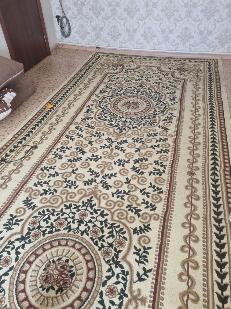 Продам ковёр срочно.
