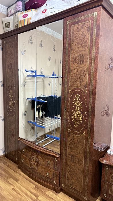 Продается красивый спальный гарнитур