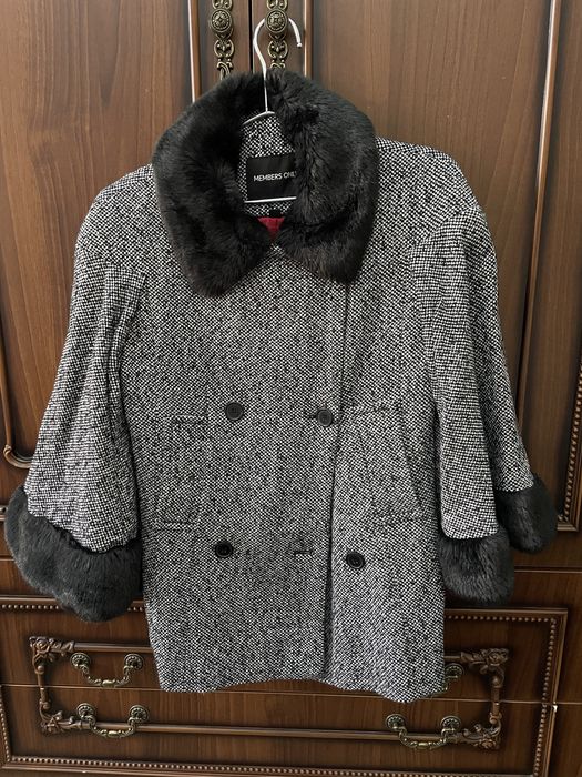 Пальто и шуба и женский костюм брюк продаёться