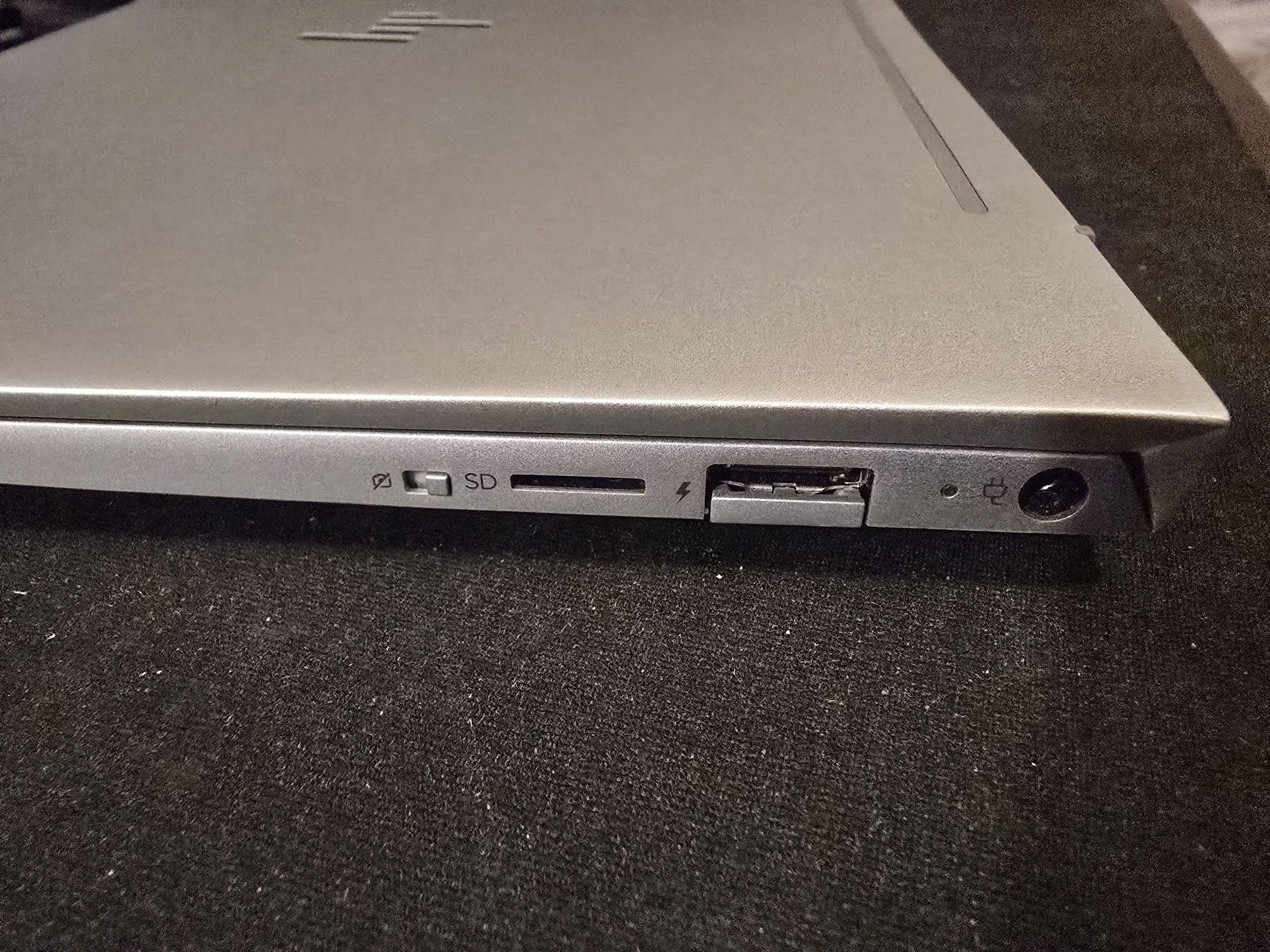HP Envy 13" FHD i5-8265U 8gb RAM 256gb NVMe