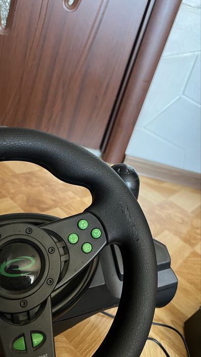 Продавам този волан esperanza nitro