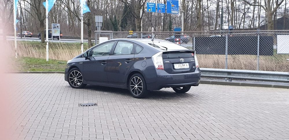 Toyota Prius 3 Hybrid + GPL Baterie nouă Consum foarte mic Craiova