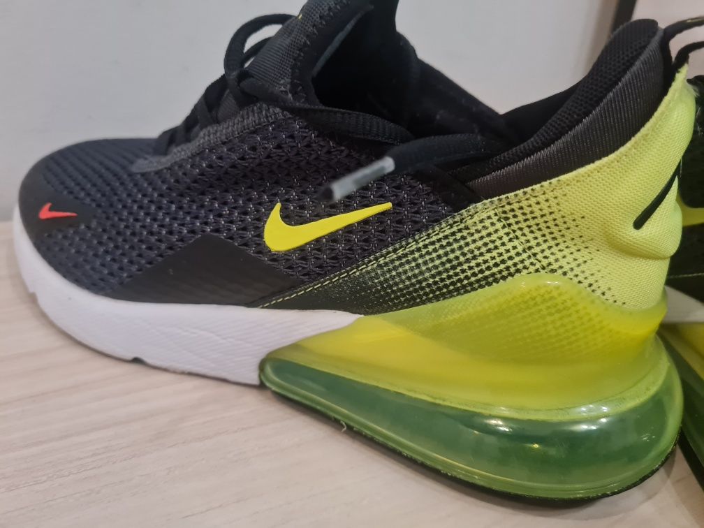 ASIKS AIR MAX 270,номер 38,5