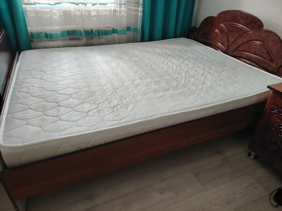 Продам кровать, комод, сундук