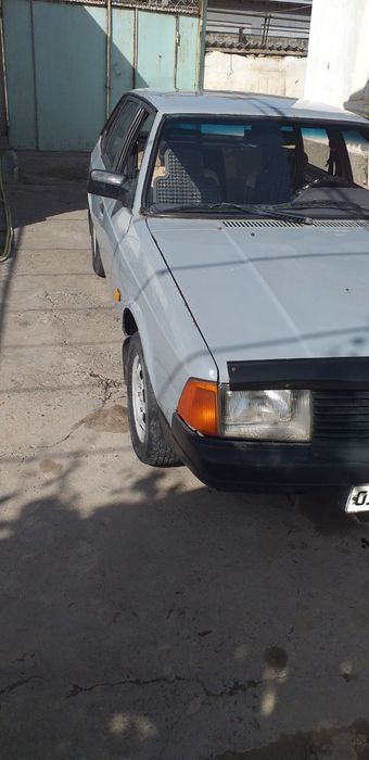 Maskvich 2141 sotiladi benzinda yurishi yumshoq motor qilingan