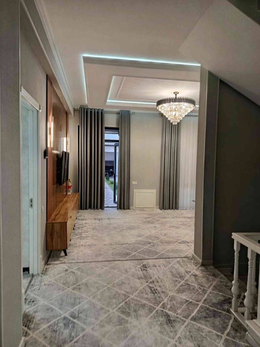 Продается дом  4 сотки в 3 уровня с ремонтом отличная локация