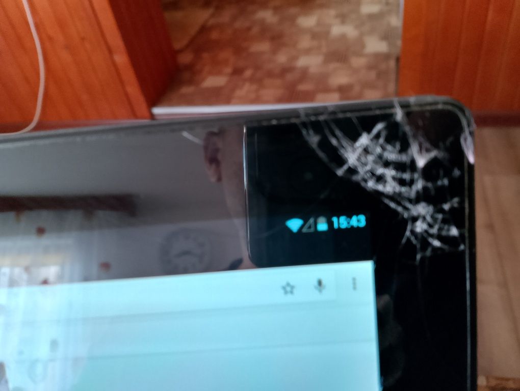 Таблет Леново с дефект