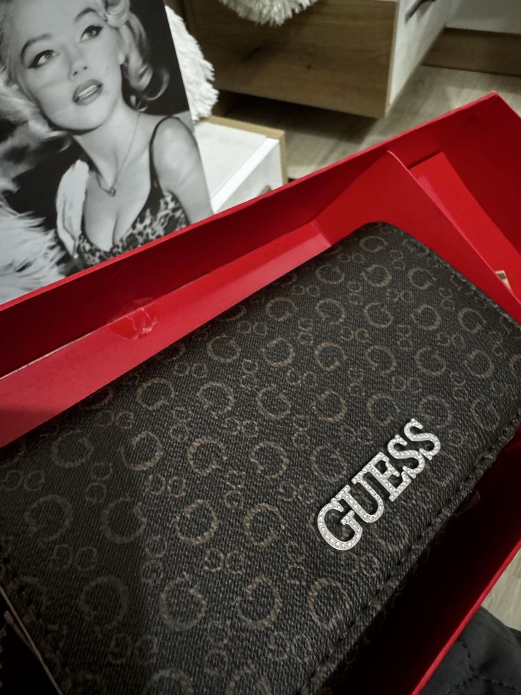 Дамско портмоне Guess