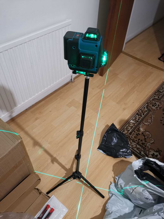 Nivela laser 16 linii 4 D cu trepied și Autonivelare
