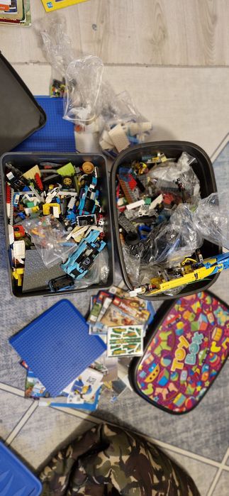 Vand lego doua cutii pline