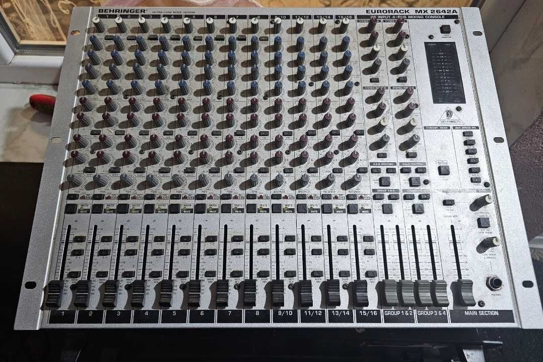 Миксер Behringer 2642A
