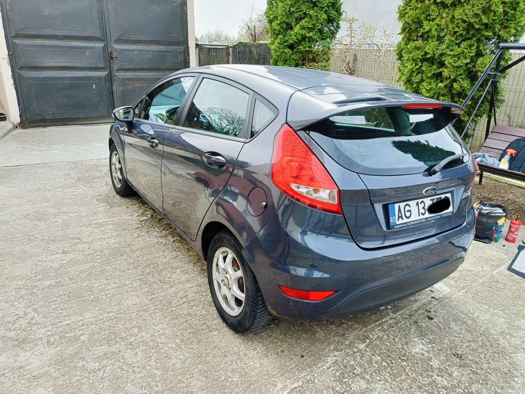 Vând Ford Fiesta 1.6 diesel/ an 2012