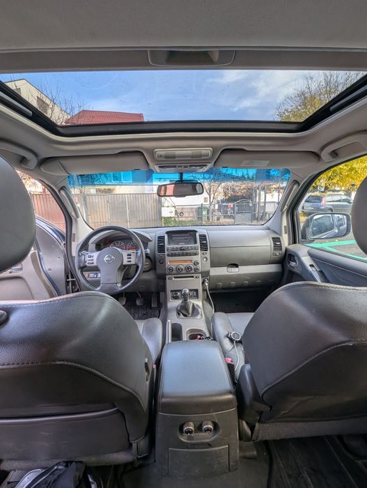 Vând Nissan Pathfinder