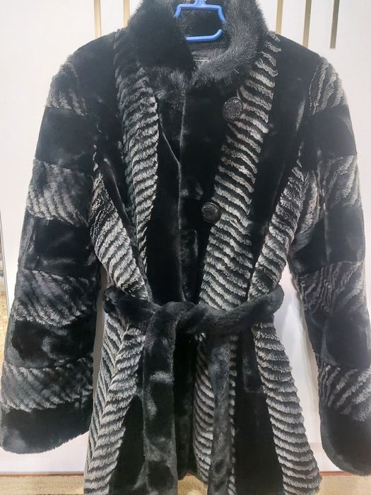 Полушубок нутон .