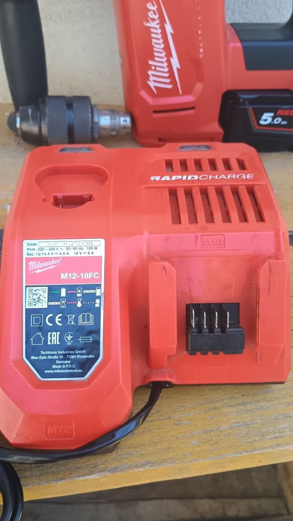 Ciocan rotopercutor milwaukee blhx ,baterie 5 ah,încărcător rapid