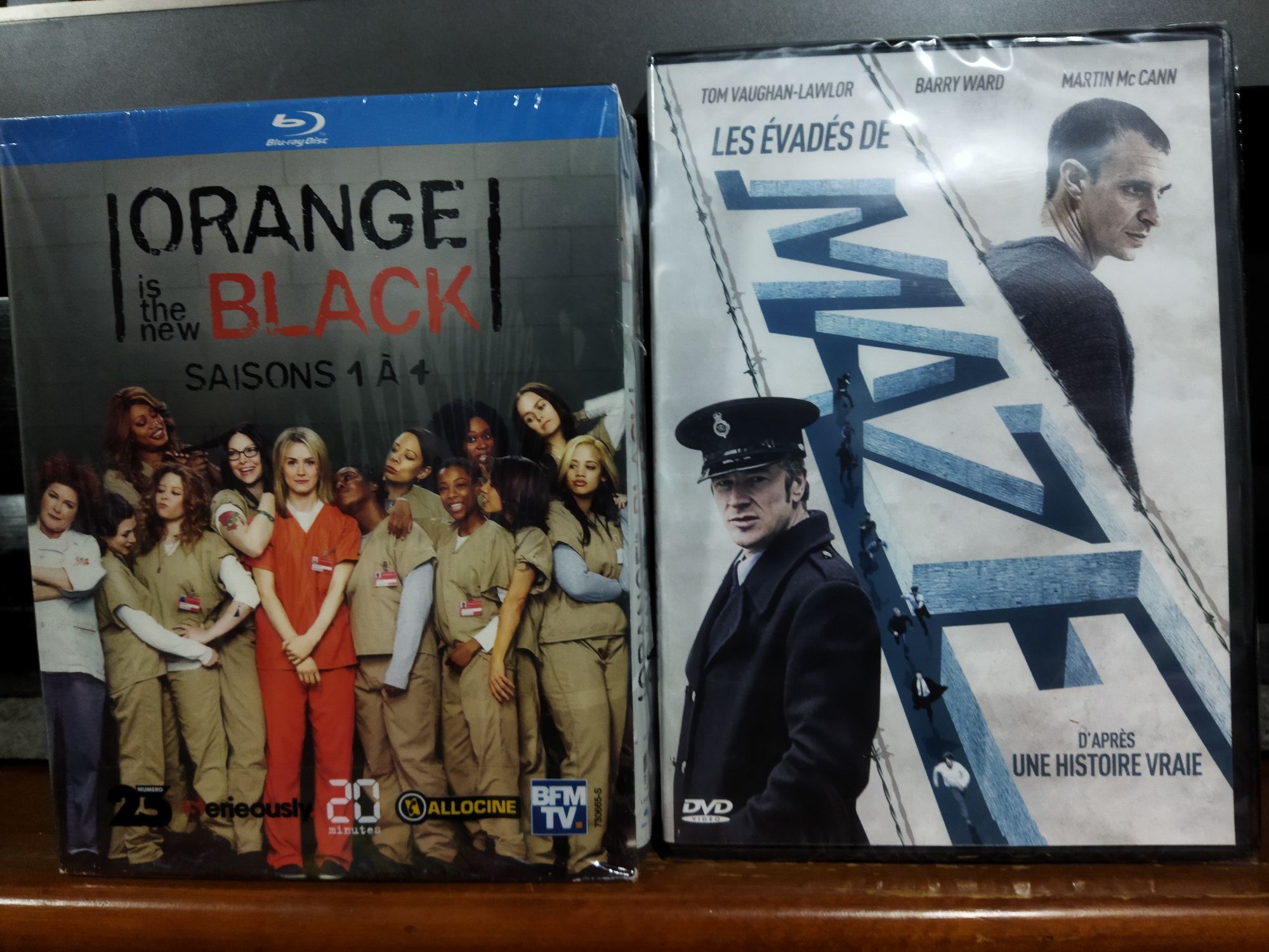 Bd Helix ; The Tudors ; Orange Is the new Black ; 5 dvd Bond