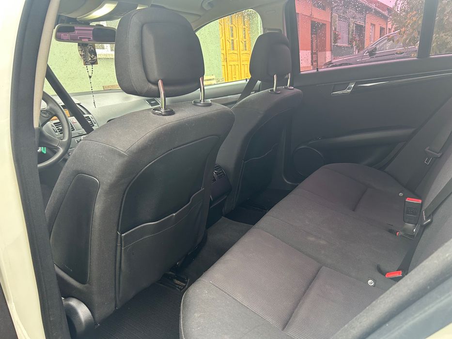 Mercedes-Benz C-Class C220 Schimb cu camioneta basculabila.