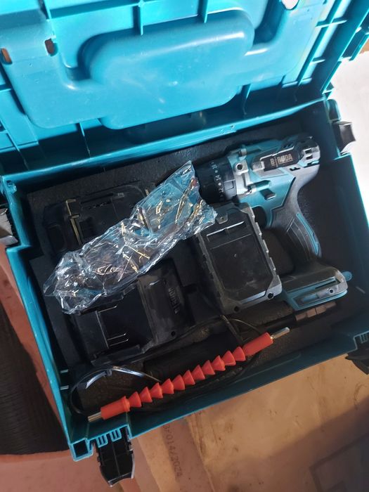 Дрель шуруповерт почти новый