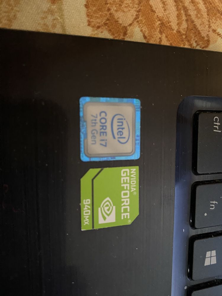 ASUS Core i7 16 gb ram Клавиатурата е на руски език. Като нов.