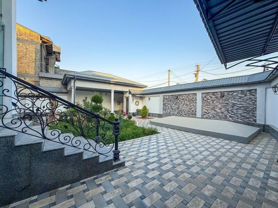 Продам евро дом Мирзо-Улугбекский районе Циалковском 4,1 соток 3 уровн