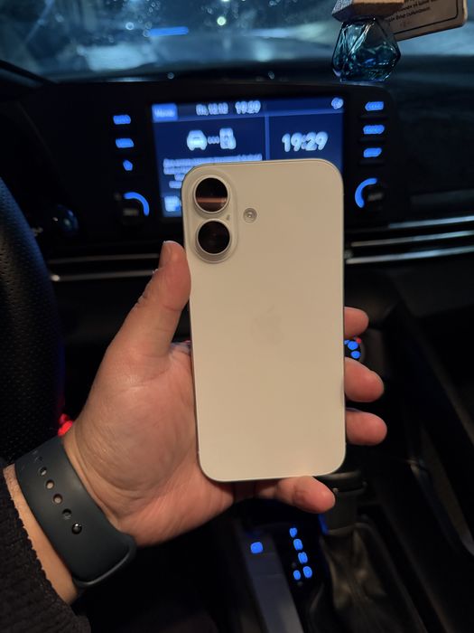 iPhone 16 128GB EAC в идеальном состоянии ремонт не было батарея 99%
