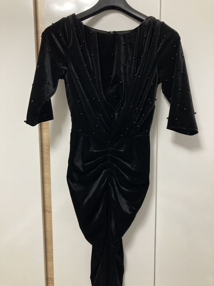 Rochie de catifea subtire cu margele negre