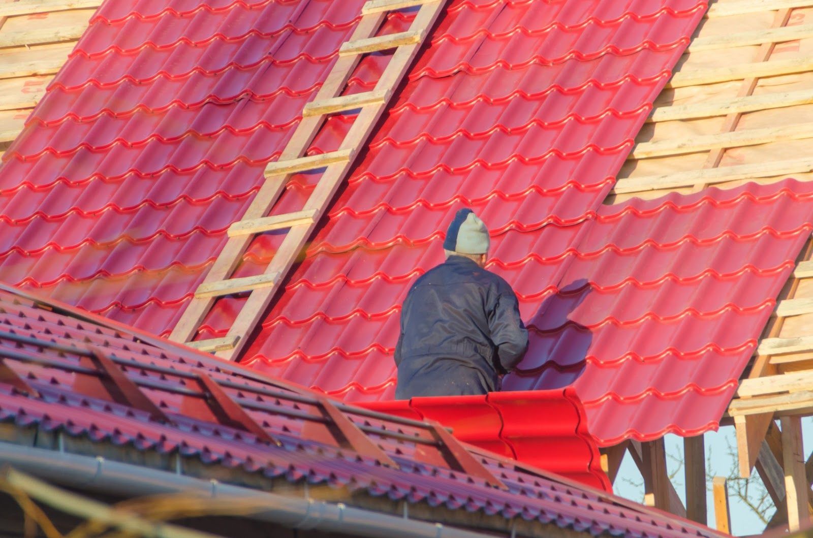 EXECUTAM ; Acoperișuri dulgherie și reparatii 

Asiguram materiale dir