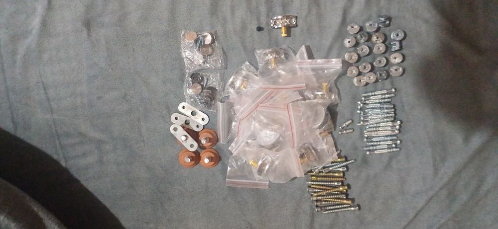 Продам мебельную фурнитуру,метизы