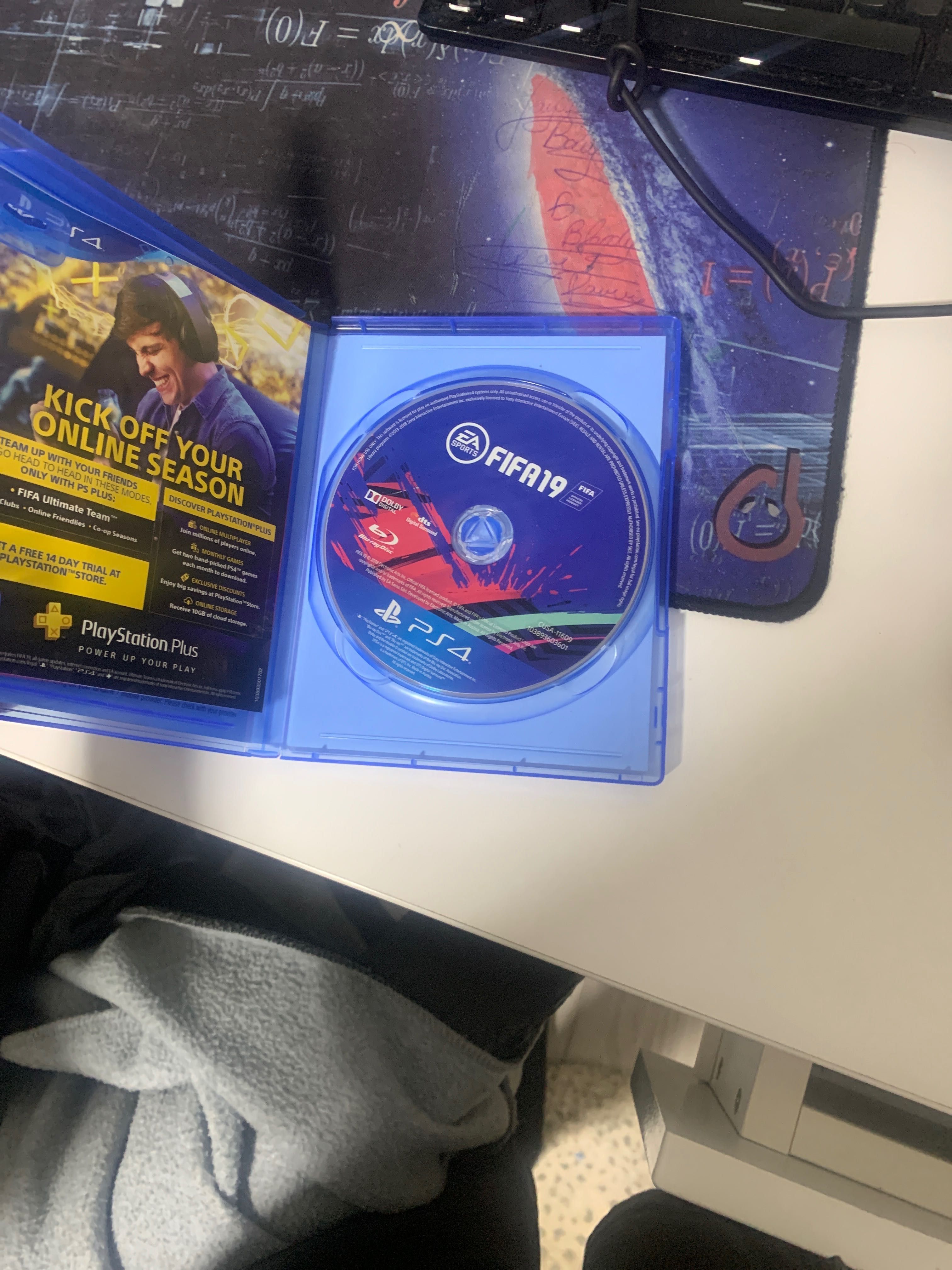 Vând 2 jocuri ps4