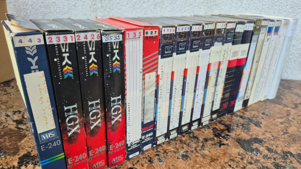 Vând 20 casete video VHS marci originale de 240 minute. Colectie filme