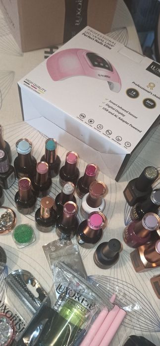 Vând oje senipermanente noi