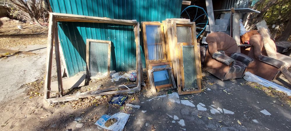 Ағаш терезелер рамасымен