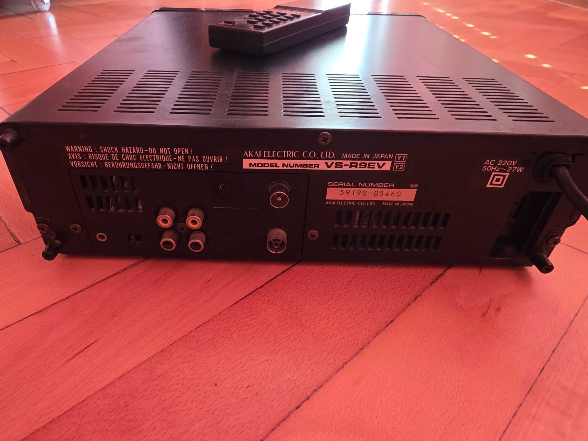 Видеомагнетофон/VHS/ AKAI