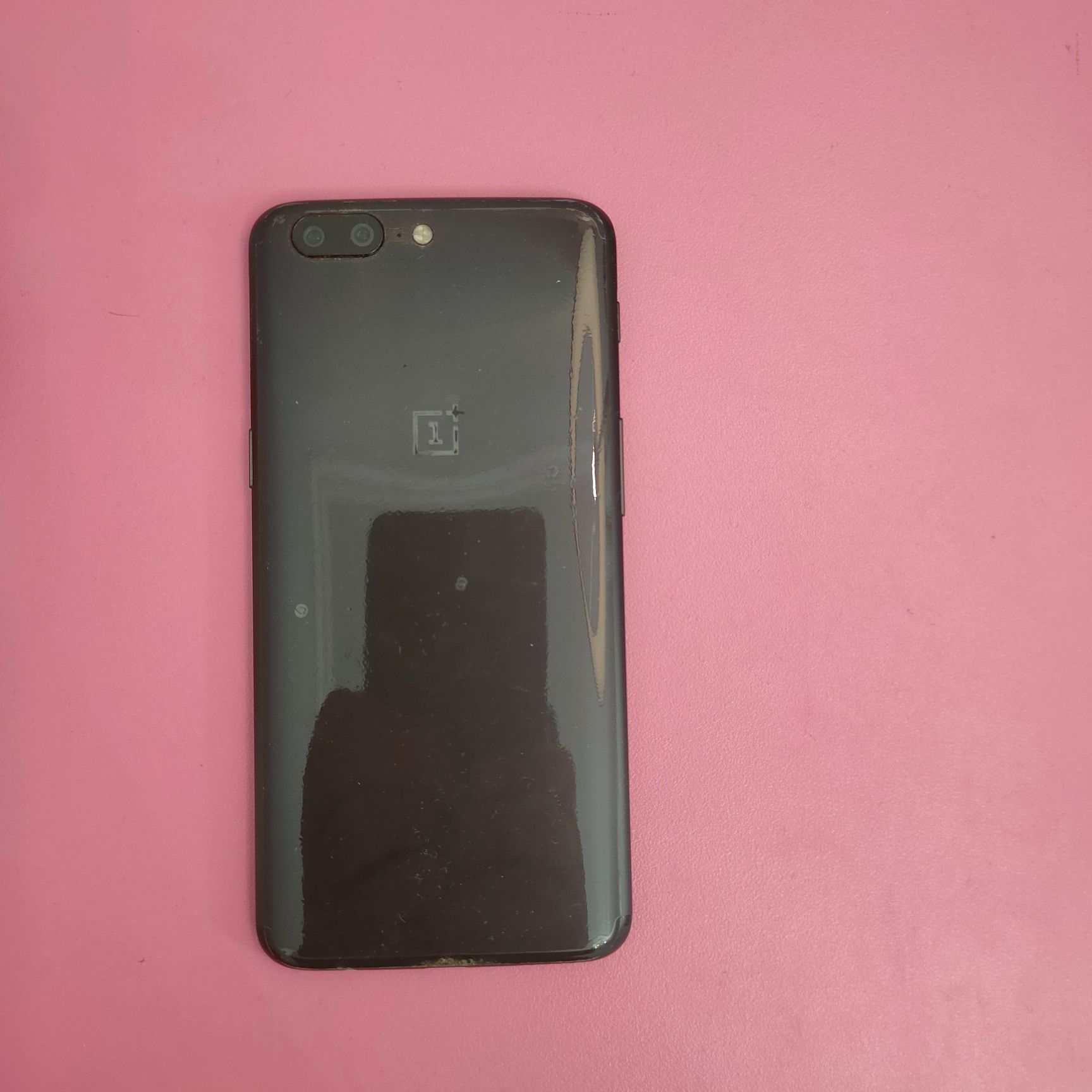OnePlus 5 смартфон