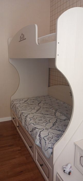 Двухяросный диван Шкаф сатылады