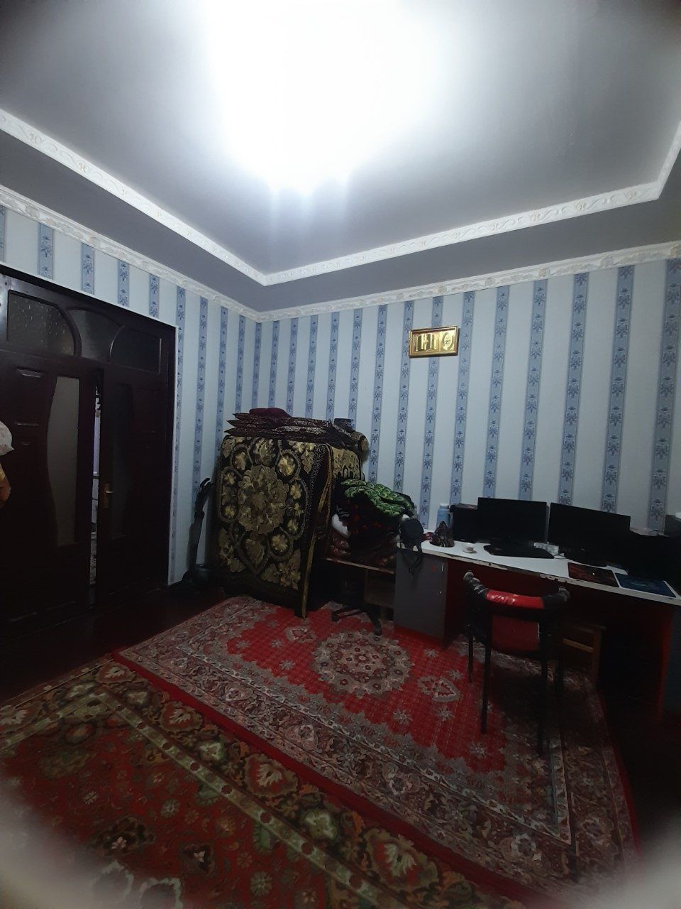 Истиклол туйхонани оркасида ховли сотилади срочна