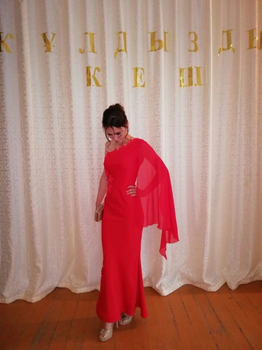 Платье вечернее , на выпускной