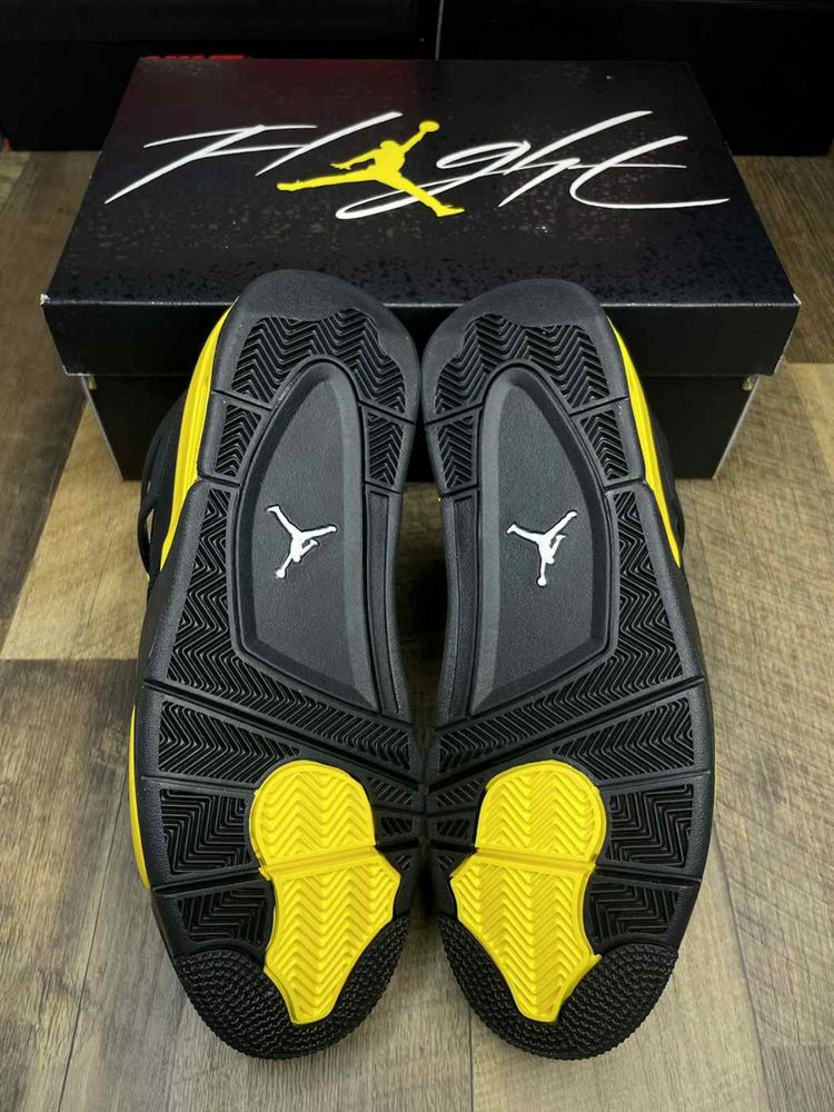Jordan 4 Thunder Black Yellow