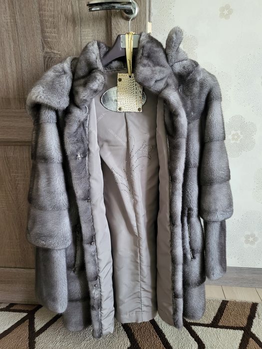 Продам норковую шубу Алесандро Боссо