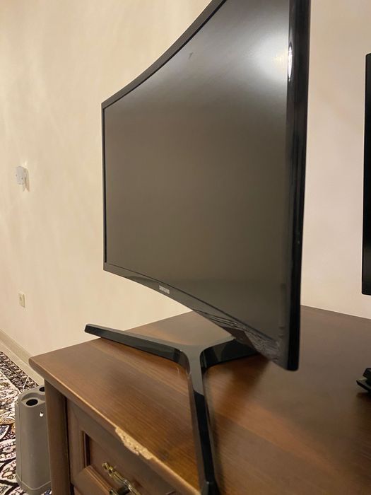 Samsung C24RG50FQI — изогнутый 24”, VA, 144гц