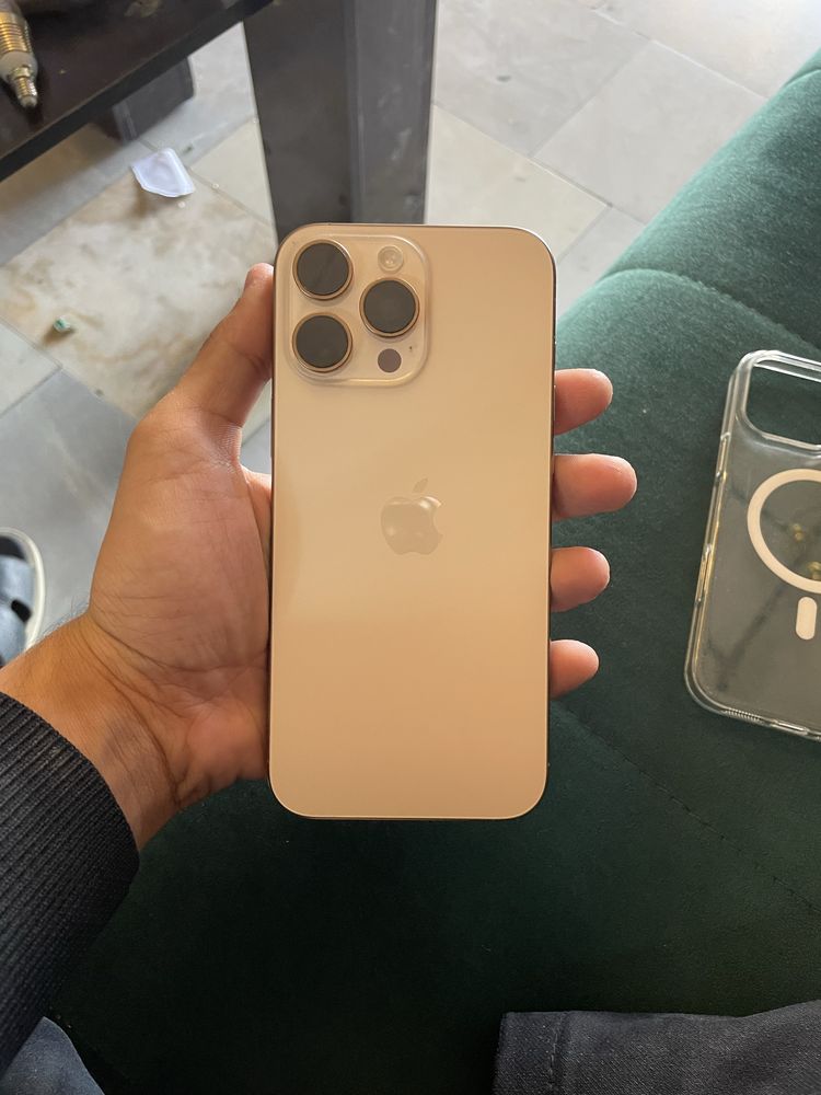 iPhone 16 Pro Max