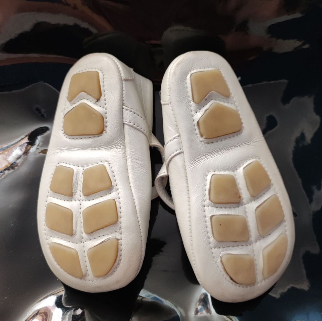 il Padrino pantofiori bebe piele ivory sidefata, masura 19-20
Piele in