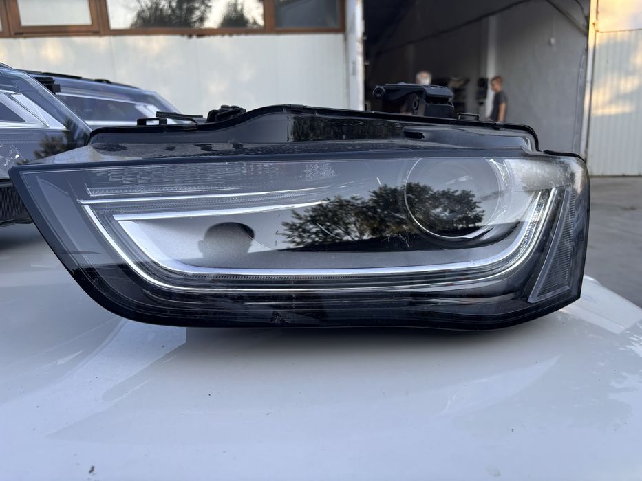 Фар Audi A4 B8