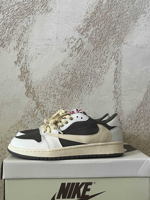 Jordan 1 Retro Low OG SP Fragment x Travis Scott