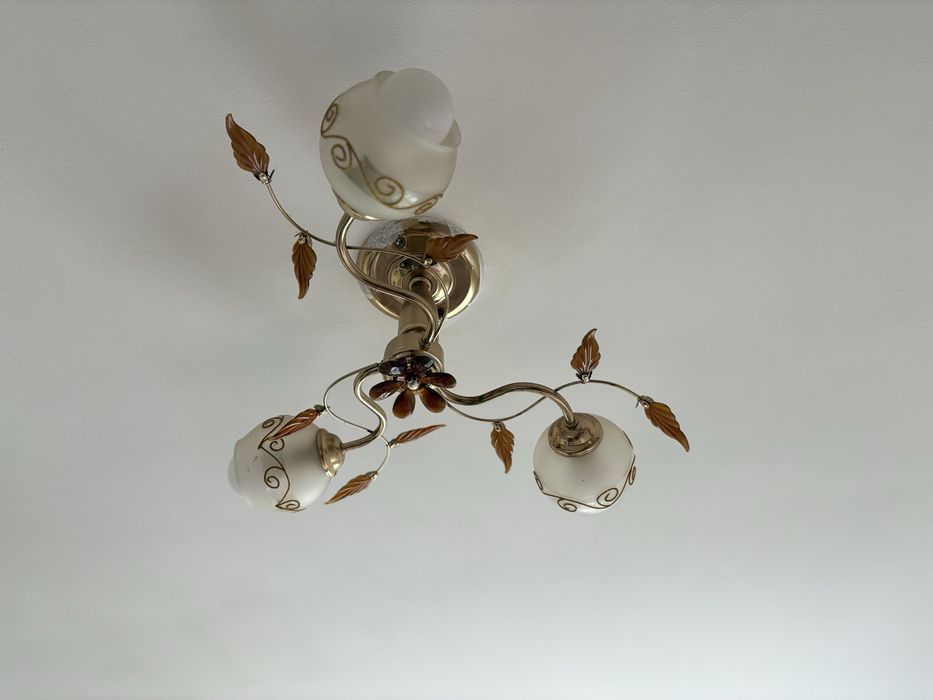 Продам одну люстру