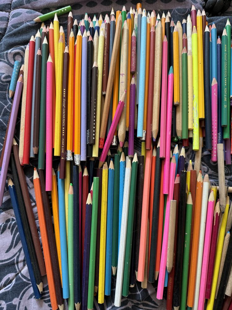 Различни видове моливи