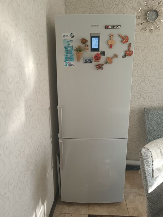Продам холодильник метровая большая