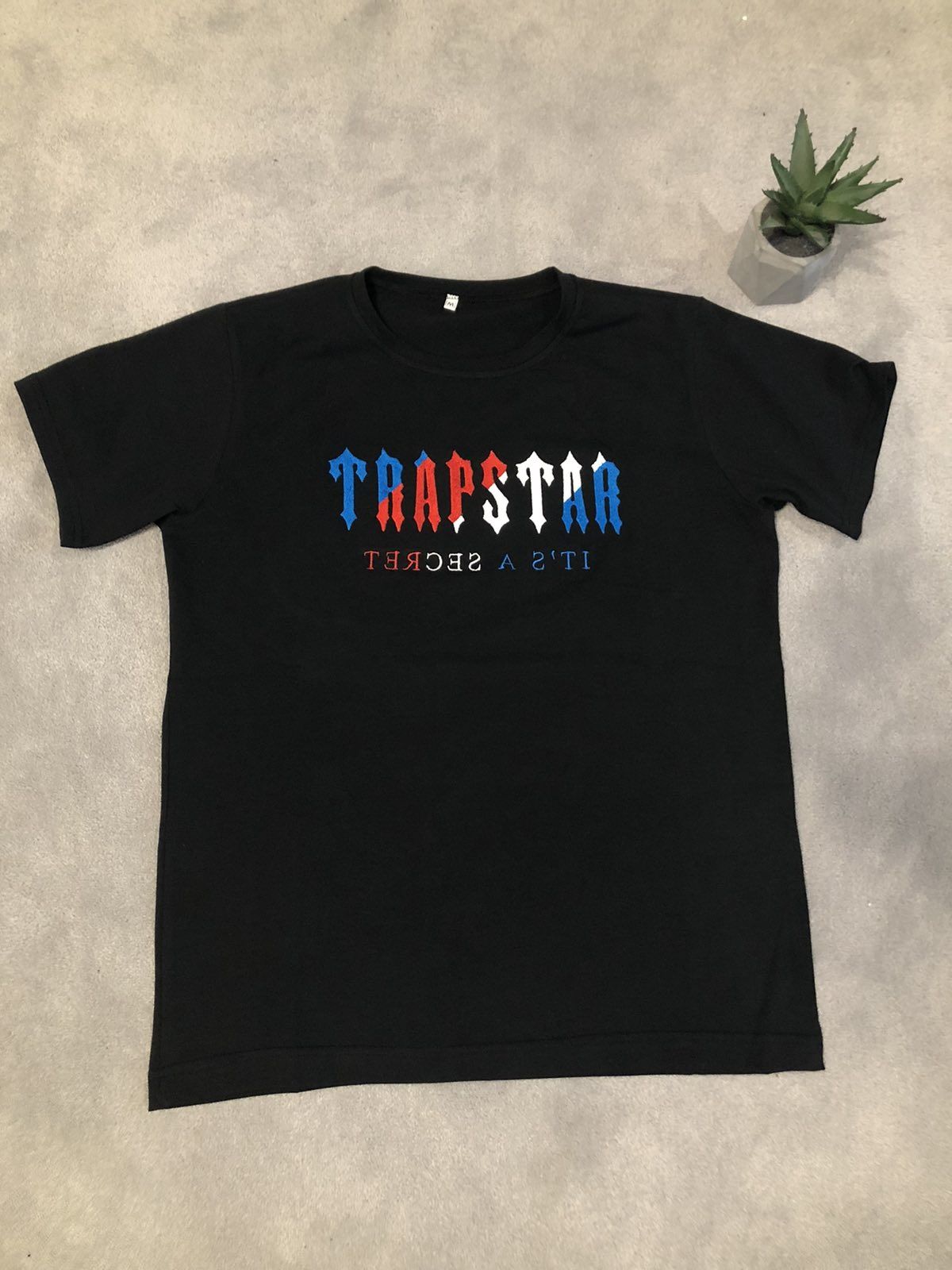Памучна тениска TRAPSTAR черна, бяла и синя