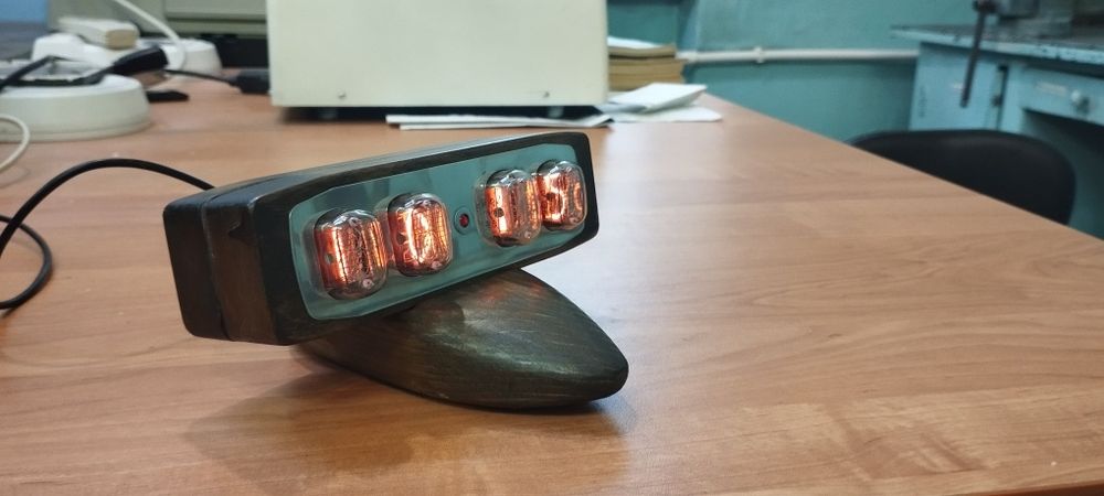 Часы электронные газоразрядные, ручная работа